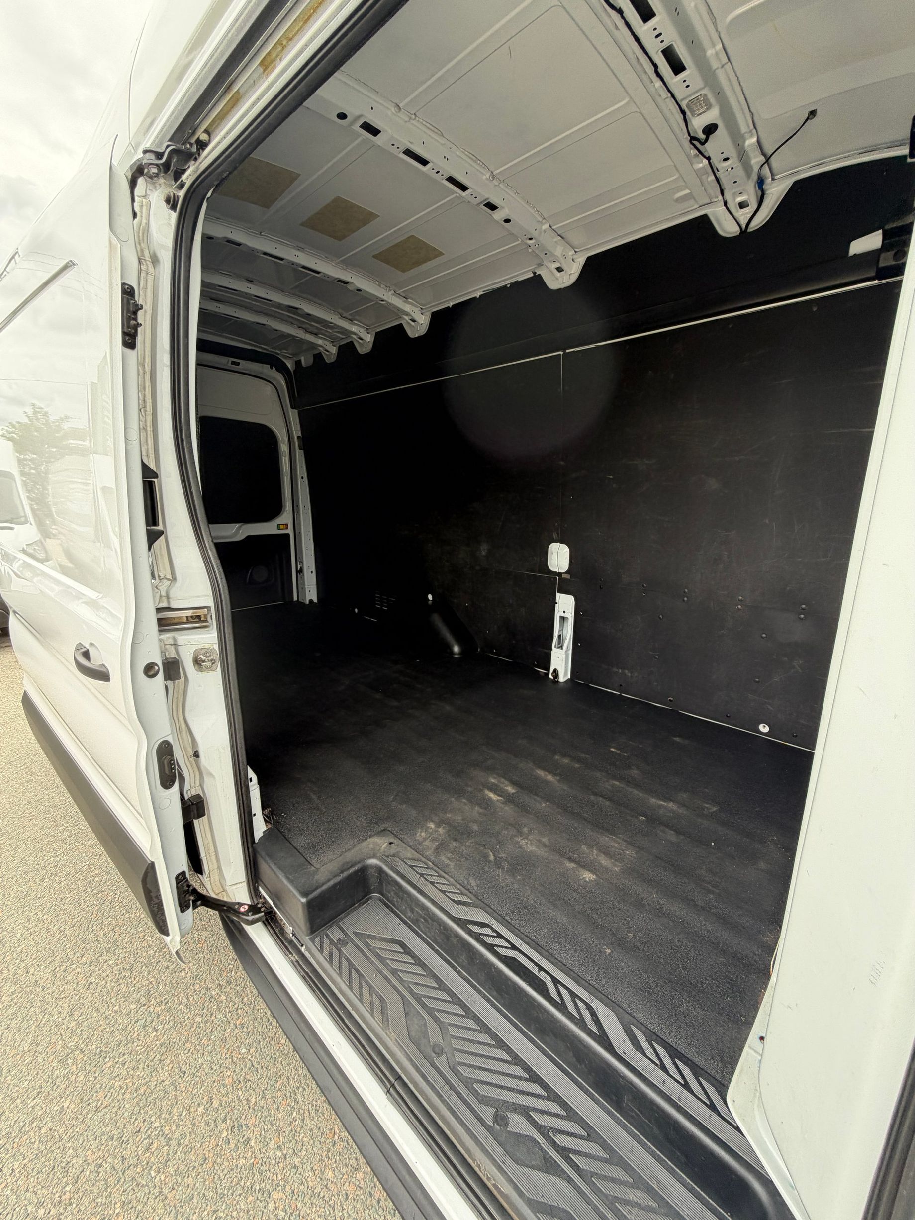Ford Transit Van 2023 - Thumbnail 9