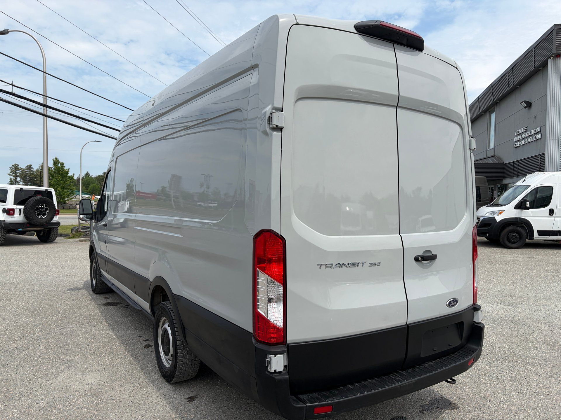 Ford Transit-350 Cargo Van 2023 - Thumbnail 3
