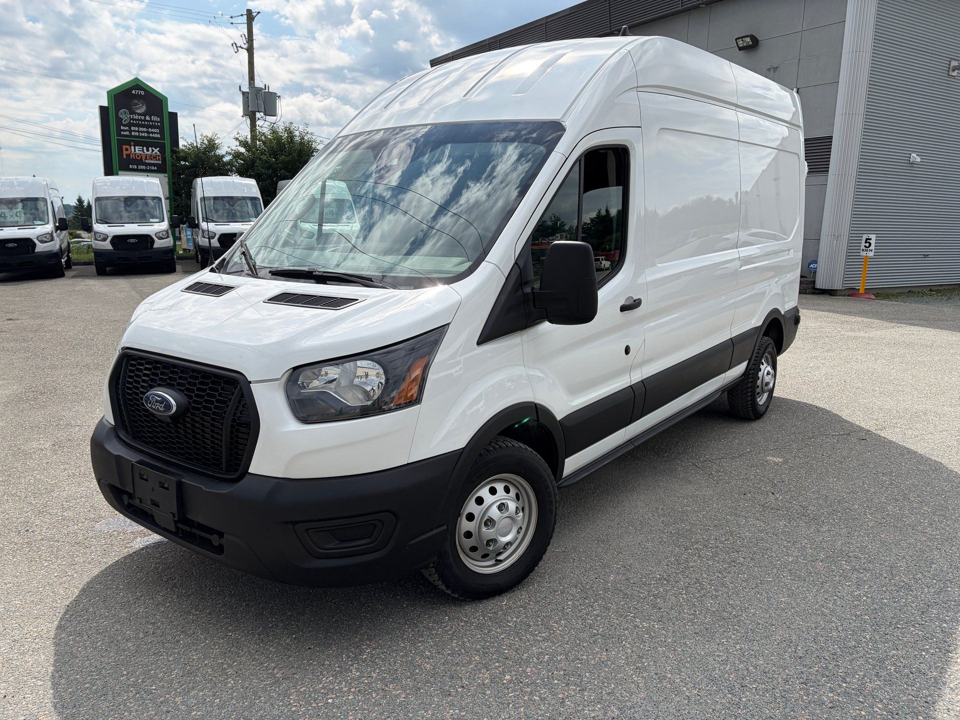Ford Transit-250 Cargo Van 2024 - Thumbnail 1