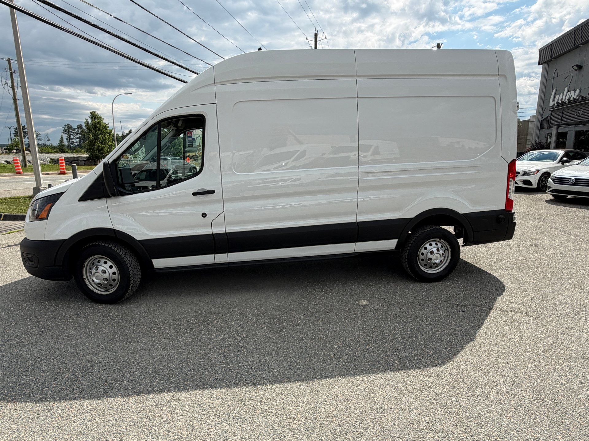 Ford Transit-250 Cargo Van 2024 - Thumbnail 2